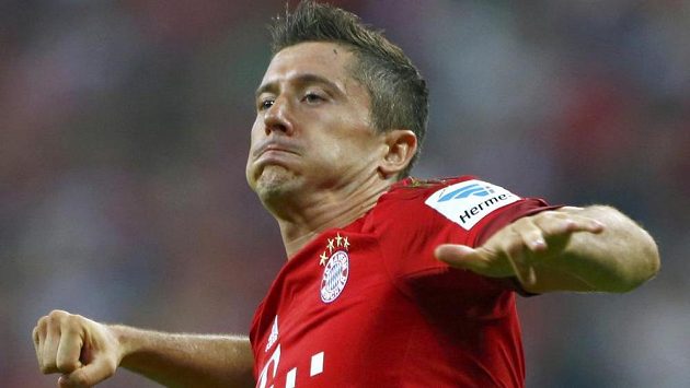 Robert Lewandowski z Bayernu jásá po jednom z gólů proti Hamburku. Robert Lewandowski z Bayernu jásá po jednom z gólů proti Hamburku.