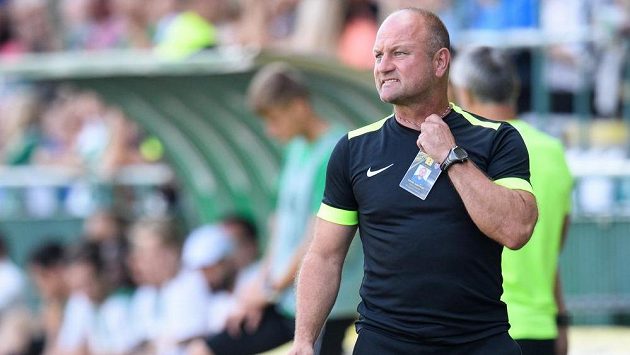 Trenér Slovanu Liberec Pavel Hoftych během utkání 8. kola první ligy proti Bohemians. Trenér Slovanu Liberec Pavel Hoftych během utkání 8. kola první ligy proti Bohemians.