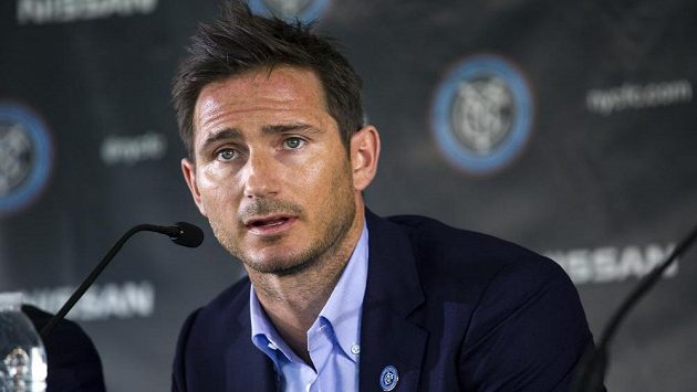 Frank Lampard na tiskové konferenci v New Yorku. Frank Lampard na tiskové konferenci v New Yorku.