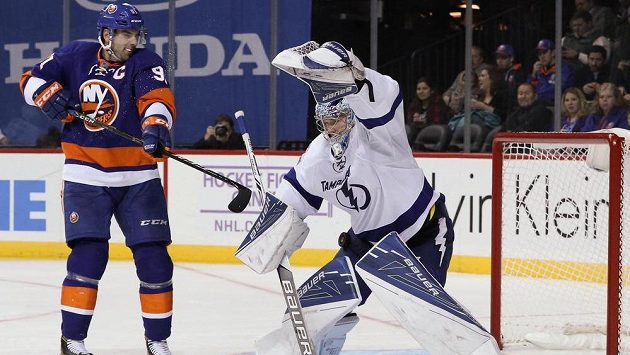 Gólman Tampy Bay Andrej Vasilevskij byl nepřekonatelný, nepřišel si na něj ani kapitán Islanders John Tavares. Gólman Tampy Bay Andrej Vasilevskij byl nepřekonatelný, nepřišel si na něj ani kapitán Islanders John Tavares.