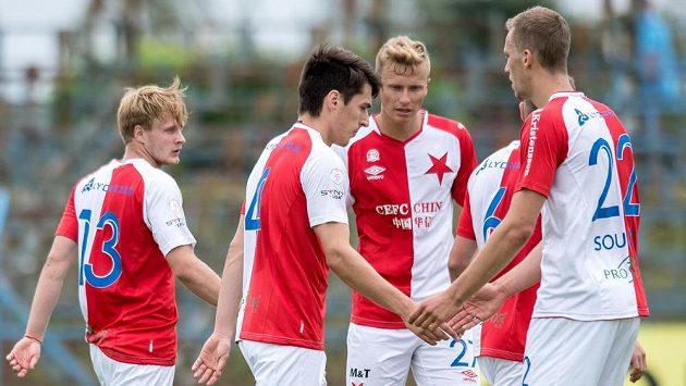Josef Bazal (zleva), Robert Hrubý, Antonín Barák a Tomáš Souček v dresu Slavie během přípravného utkání v Benešově. Josef Bazal (zleva), Robert Hrubý, Antonín Barák a Tomáš Souček v dresu Slavie během přípravného utkání v Benešově.