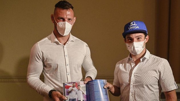 Kajakář Jiří Prskavec (vpravo) a judista Lukáš Krpálek pokřtili knihu o OH v Tokiu Kajakář Jiří Prskavec (vpravo) a judista Lukáš Krpálek pokřtili knihu o OH v Tokiu