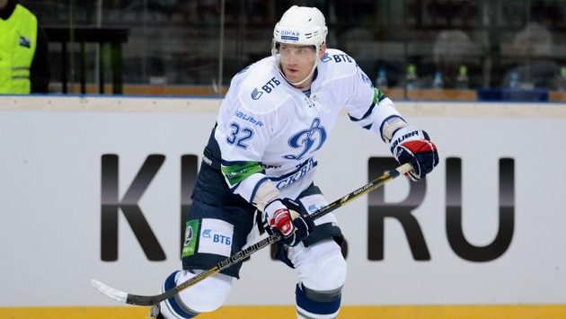Alexandr Ovečkin během výluky válí v dresu Dynama Moskva. Alexandr Ovečkin během výluky válí v dresu Dynama Moskva.