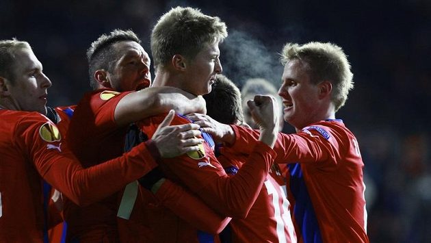 Plzeňský Václav Procházka se raduje se spoluhráči z gólu proti Atlétiku Madrid. Plzeňský Václav Procházka se raduje se spoluhráči z gólu proti Atlétiku Madrid.