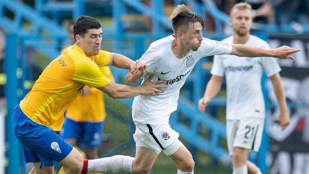 Jan Fortelný ze Sparty a Vojtěch Engelmann (vlevo) z Benešova. Jan Fortelný ze Sparty a Vojtěch Engelmann (vlevo) z Benešova.