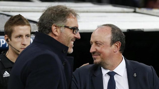 Trenér Paris St Germain Laurent Blanc (s brýlemi). Trenér Paris St Germain Laurent Blanc (s brýlemi).