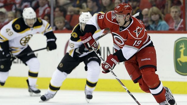 Sezóna Jiřího Tlustého je z hlediska individuálních statistik vůbec jeho nejúspěšnější za působení v NHL (19+10). Sezóna Jiřího Tlustého je z hlediska individuálních statistik vůbec jeho nejúspěšnější za působení v NHL (19+10).