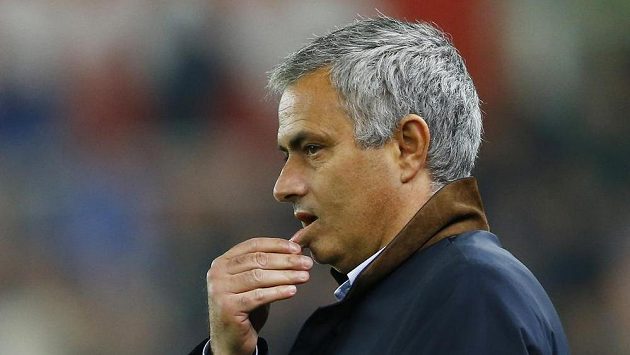 Eva Carneirová opustila Chelsea po sportu s José Mourinhem. Eva Carneirová opustila Chelsea po sportu s José Mourinhem.
