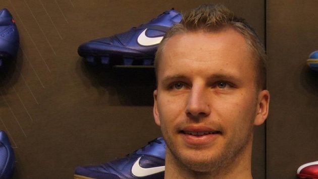 Michal Kadlec se poprvé v nové sezóně trefil. Michal Kadlec se poprvé v nové sezóně trefil.