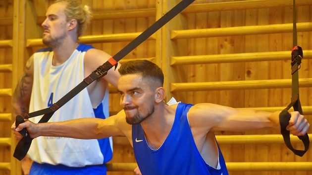 Zleva Ondřej Balvín a Tomáš Satoranský na tréninku české reprezentace. Zleva Ondřej Balvín a Tomáš Satoranský na tréninku české reprezentace.