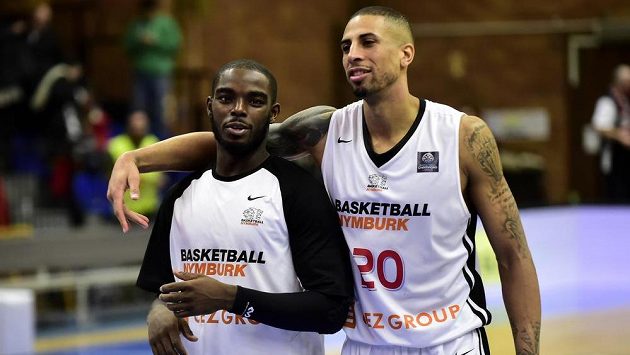 Zleva Bryon Allen a Diamon Simpson z Nymburka. Zleva Bryon Allen a Diamon Simpson z Nymburka.