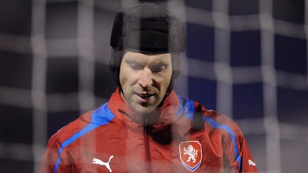 Brankář Petr Čech na tréninku fotbalové reprezentace. Brankář Petr Čech na tréninku fotbalové reprezentace.