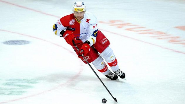 Obránce Pavel Kolařík - archivní snímek. Obránce Pavel Kolařík - archivní snímek.