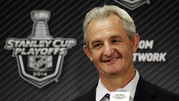 Kouč Los Angeles Darryl Sutter po výhře nad Chicagem. Kouč Los Angeles Darryl Sutter po výhře nad Chicagem.