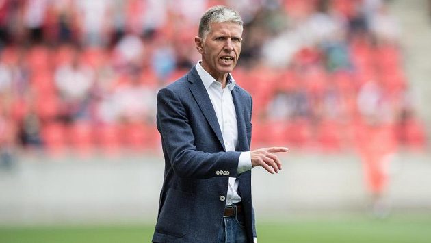 Trenér Slavie Jaroslav Šilhavý při přípravném utkání s Nice. Trenér Slavie Jaroslav Šilhavý při přípravném utkání s Nice.