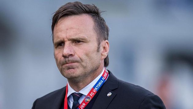 Trenér Karel Krejčí na archivním snímku. Trenér Karel Krejčí na archivním snímku.