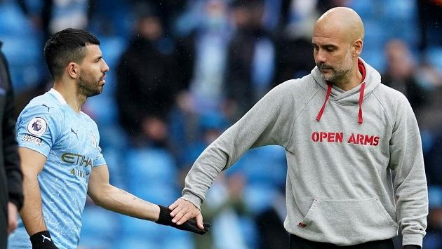 Sergio Agüero v posledním zápase za Manchester City pod dohledem Pepa Guardioly. Sergio Agüero v posledním zápase za Manchester City pod dohledem Pepa Guardioly.
