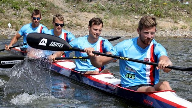 Český čtyřkajak ve složení (zprava) Jakub Špicar, Daniel Havel, Radek Šlouf a Jan Štěrba při tréninku v Račicích. Český čtyřkajak ve složení (zprava) Jakub Špicar, Daniel Havel, Radek Šlouf a Jan Štěrba při tréninku v Račicích.
