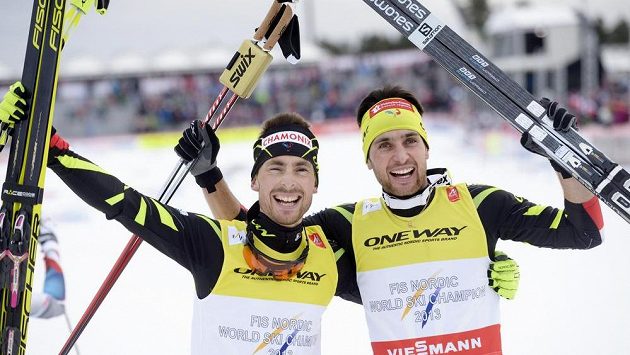 Francouz Jason Lamy Chappuis (vpravo) a jeho krajan Francois Braud po výhře v závodě dvojic v severské kombinaci na MS ve Falunu. Francouz Jason Lamy Chappuis (vpravo) a jeho krajan Francois Braud po výhře v závodě dvojic v severské kombinaci na MS ve Falunu.