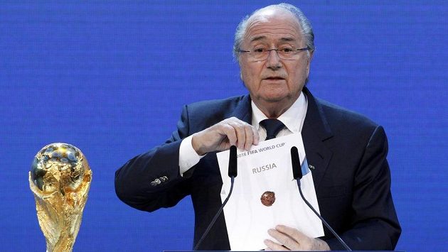 Sepp Blatter při oznamování skutečnosti, že pořadatelem MS 2018 bude Rusko. Sepp Blatter při oznamování skutečnosti, že pořadatelem MS 2018 bude Rusko.