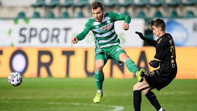 Jan Vondra z Bohemians a Dominik Pleštil z Jablonce během utkání Fortuna ligy. Jan Vondra z Bohemians a Dominik Pleštil z Jablonce během utkání Fortuna ligy.
