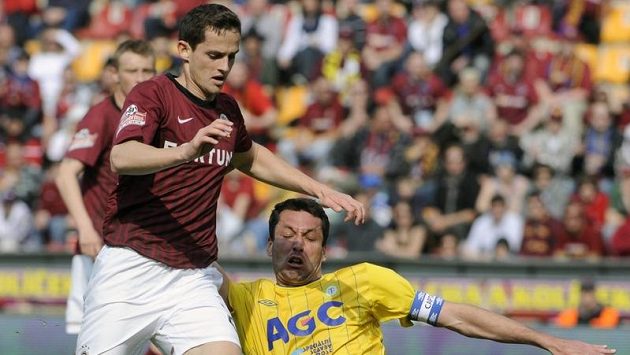 Mario Holek (vlevo) je rád alespoň za naději, kterou jeho Sparta pořád má. Mario Holek (vlevo) je rád alespoň za naději, kterou jeho Sparta pořád má.