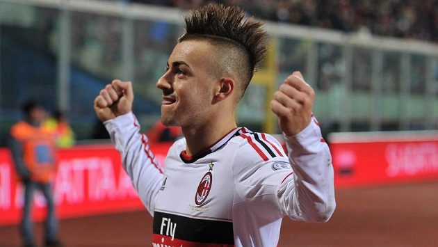 Stephan El Shaarawy z AC Milán oslavuje gól proti Catanii. Stephan El Shaarawy z AC Milán oslavuje gól proti Catanii.