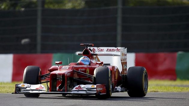 Fernando Alonso z týmu Ferrari během tréninku na Velkou cenu Japonska. Fernando Alonso z týmu Ferrari během tréninku na Velkou cenu Japonska.