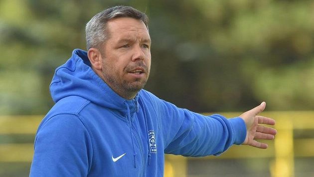 Pavel Horváth u fotbalistů Sokolova předčasně skončil. Pavel Horváth u fotbalistů Sokolova předčasně skončil.