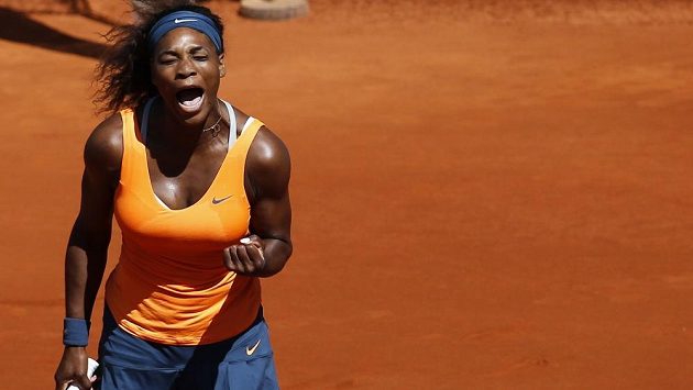 Serena Williamsová se raduje z triumfu na antuce v Madridu. Serena Williamsová se raduje z triumfu na antuce v Madridu.