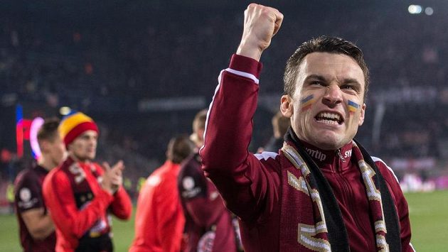 Derby je naše! David Lafata oslavuje vítězství Sparty v duelu se Slavií. Derby je naše! David Lafata oslavuje vítězství Sparty v duelu se Slavií.