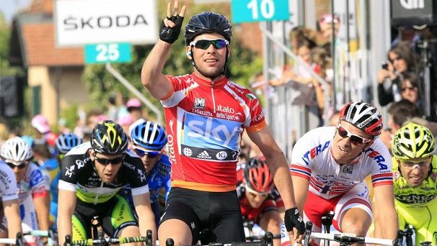 Mark Cavendish v cíli třinácté etapy Gira. Mark Cavendish v cíli třinácté etapy Gira.