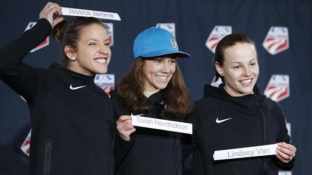 Americké skokanky zleva Jessica Jeromeová, Sarah Hendricksonová a Lindsey Vanová. Americké skokanky zleva Jessica Jeromeová, Sarah Hendricksonová a Lindsey Vanová.