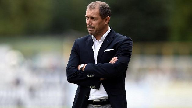 Trenér Bohemians Roman Pivarník má po reprezentační přestávce důvod k přemýšlení. Trenér Bohemians Roman Pivarník má po reprezentační přestávce důvod k přemýšlení.