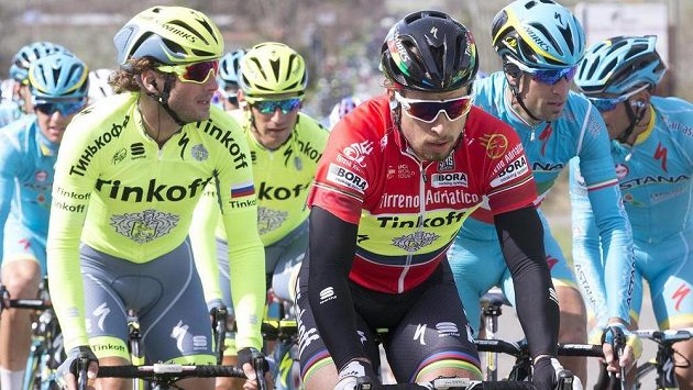 Peter Sagan (v červeném) na Tirreno-Adriatico. Peter Sagan (v červeném) na Tirreno-Adriatico.