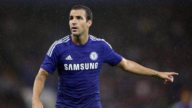Cesc Fábregas se vrátil do nejvyšší anglické soutěže. Namísto Arsenalu ale bude oblékat dres Chelsea. Cesc Fábregas se vrátil do nejvyšší anglické soutěže. Namísto Arsenalu ale bude oblékat dres Chelsea.