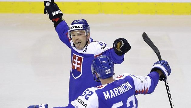 Slovák Ladislav Nagy se raduje z gólu proti Kanadě. Vpravo Martin Marinčin. Slovák Ladislav Nagy se raduje z gólu proti Kanadě. Vpravo Martin Marinčin.