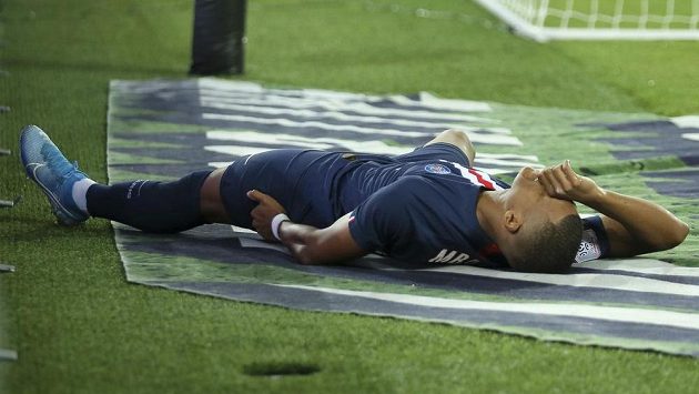 PSG rozstřílelo Toulouse 4:0, ale má starosti. Zranili se jak Kylian Mbappé (na fotografii), tak i Edinson Cavani. PSG rozstřílelo Toulouse 4:0, ale má starosti. Zranili se jak Kylian Mbappé (na fotografii), tak i Edinson Cavani.