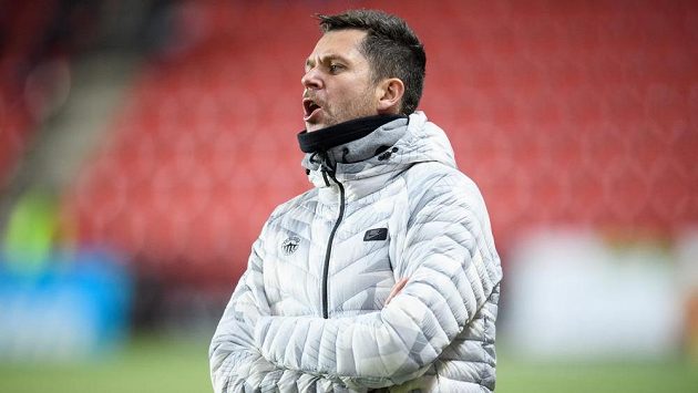 David Holoubek na snímku z doby, kdy vedl Liberec během utkání čtvrtfinále MOL Cupu proti Slavii. David Holoubek na snímku z doby, kdy vedl Liberec během utkání čtvrtfinále MOL Cupu proti Slavii.