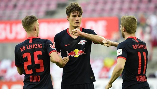 Patrik Schick (uprostřed) z Lipska se raduje po gólu proti Kolínu s Danim Olmem (vlevo) a Timem Wernerem. Patrik Schick (uprostřed) z Lipska se raduje po gólu proti Kolínu s Danim Olmem (vlevo) a Timem Wernerem.
