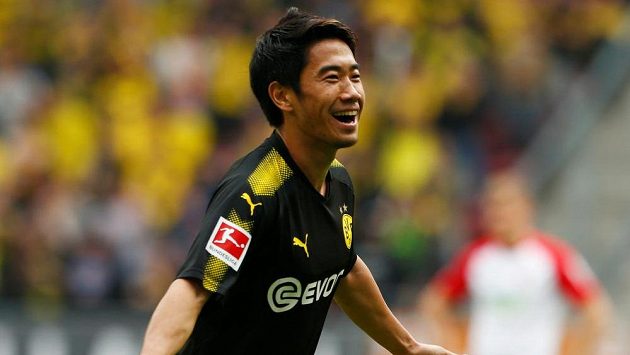 Šindži Kagawa rozhodl svým gólem o výhře Dortmundu v Augsburgu. Šindži Kagawa rozhodl svým gólem o výhře Dortmundu v Augsburgu.