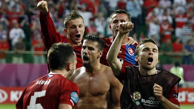 Čeští fotbalisté se radují z výhry nad Polskem a postupu do čtvrtfinále ME. Čeští fotbalisté se radují z výhry nad Polskem a postupu do čtvrtfinále ME.