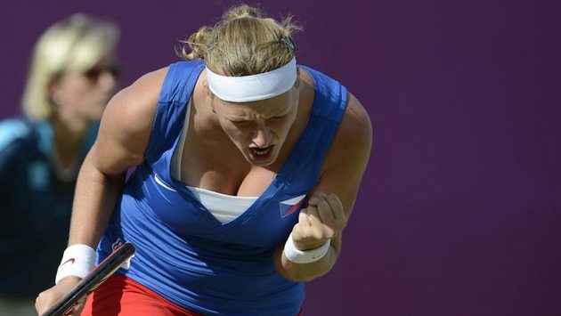 Bojovnice Petra Kvitová v utkání olympijského turnaje proti Pcheng Šuaj z Číny. Bojovnice Petra Kvitová v utkání olympijského turnaje proti Pcheng Šuaj z Číny.
