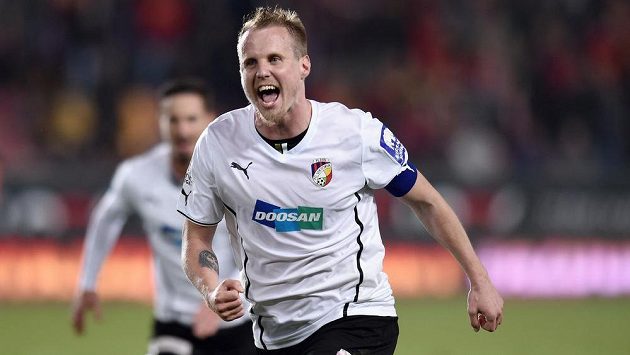 David Limberský dostal od klubu pořádnou pokutu. David Limberský dostal od klubu pořádnou pokutu.