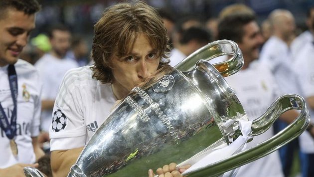 Chorvatský záložník Luka Modrič v sobotu vyhrál s Realem Madrid Ligu mistrů. Chorvatský záložník Luka Modrič v sobotu vyhrál s Realem Madrid Ligu mistrů.