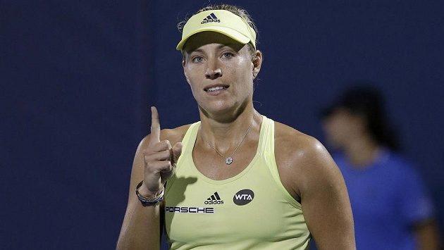 Německá tenistka Angelique Kerberová se raduje ze semifinálového vítězství na turnaji ve Stanfordu nad Ukrajinkou Svitolinovou. Německá tenistka Angelique Kerberová se raduje ze semifinálového vítězství na turnaji ve Stanfordu nad Ukrajinkou Svitolinovou.