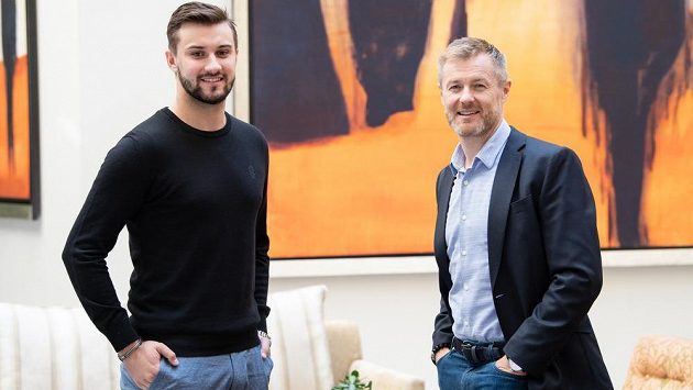 Hokejový brankář Petr Mrázek a jeho agent Robert Spálenka. Hokejový brankář Petr Mrázek a jeho agent Robert Spálenka.