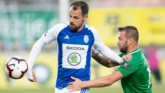 Marek Matějovský (vlevo) z Mladé Boleslavi a Antonín Fantiš z Příbrami během utkání 10. kola ligy. Marek Matějovský (vlevo) z Mladé Boleslavi a Antonín Fantiš z Příbrami během utkání 10. kola ligy.