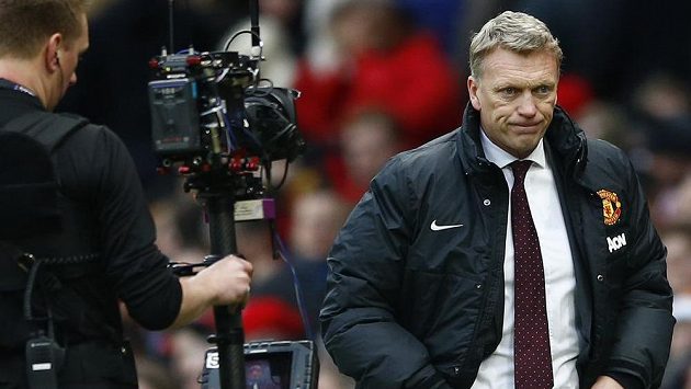 Trenér Manchesteru United David Moyes je pod tlakem ze všech stran. Trenér Manchesteru United David Moyes je pod tlakem ze všech stran.