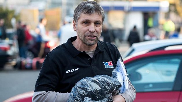 Trenér hokejové reprezentace Josef Jandač na archivním snímku. Trenér hokejové reprezentace Josef Jandač na archivním snímku.